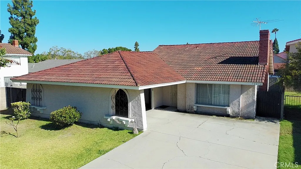 3 bed, 1509 sqft, $4,100 — Photo 1