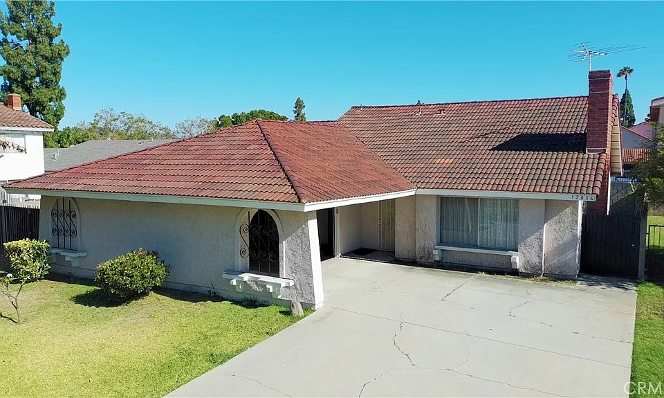 12036 Camino Valencia