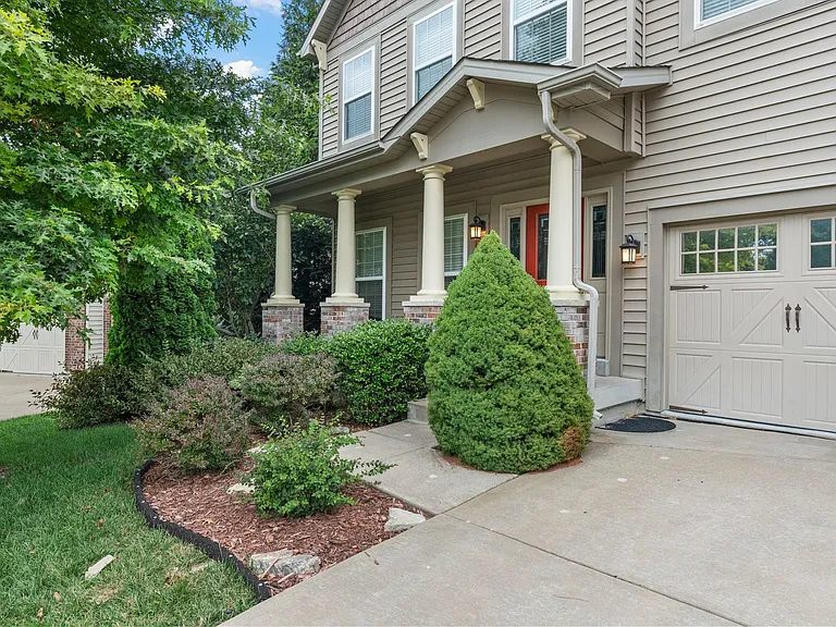 615 Derby Way Dr — Photo 4