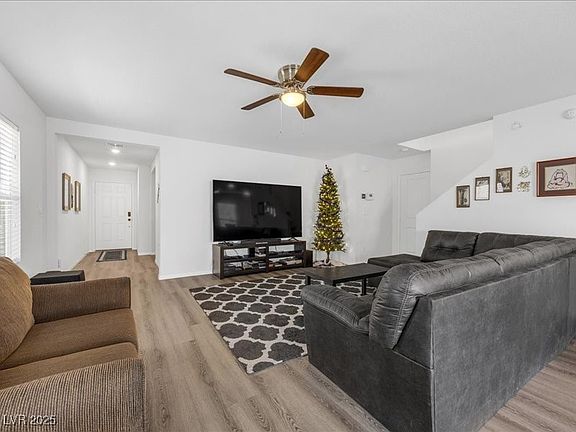 3rd image of 9734 Cluny Ave