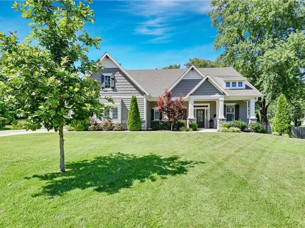 2210 W 73rd St, Prairie Village, KS 66208