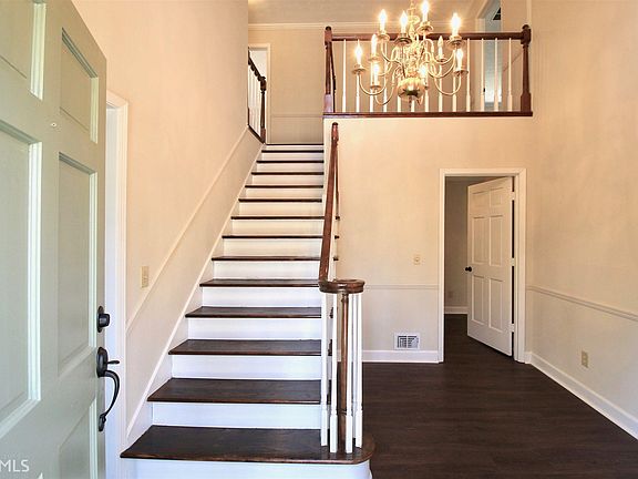 2nd image of 190 Cedar Cir