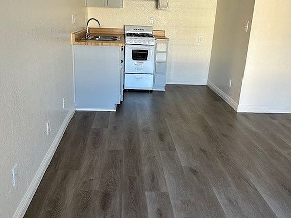 5th image of 7320 Foothill Blvd #204
