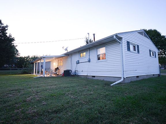 4th image of 1025 W Ash St