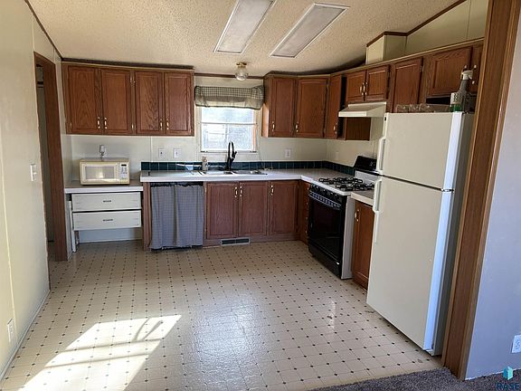 3rd image of 1303 E Iris Pl