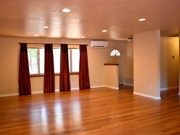 5th image of 359 Northwoods Dr