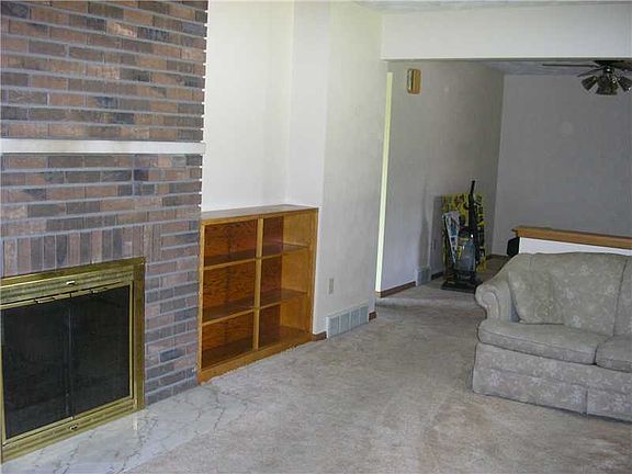 2nd image of 102 Bunny Ln