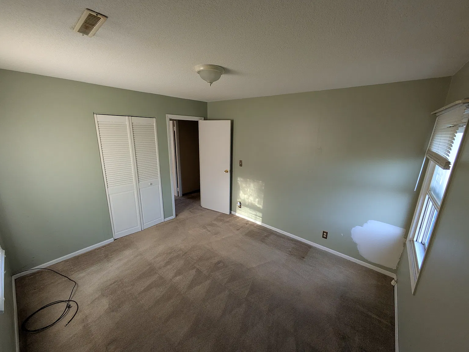 557 Edgewood Dr — Photo 4