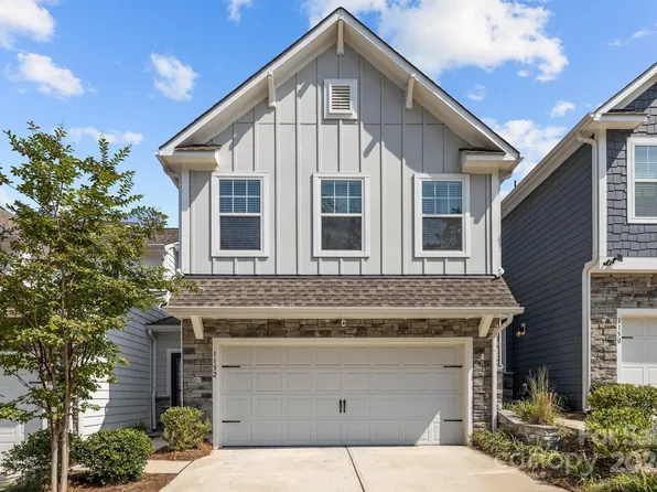 1152 Streamside Ln, York, SC 29745