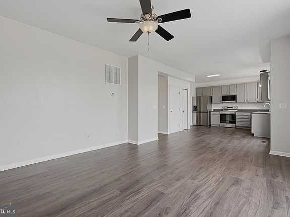 3rd image of 11804 Fullers Ln