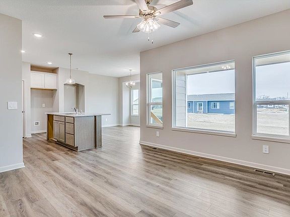 4th image of 1547 N Quince Ct