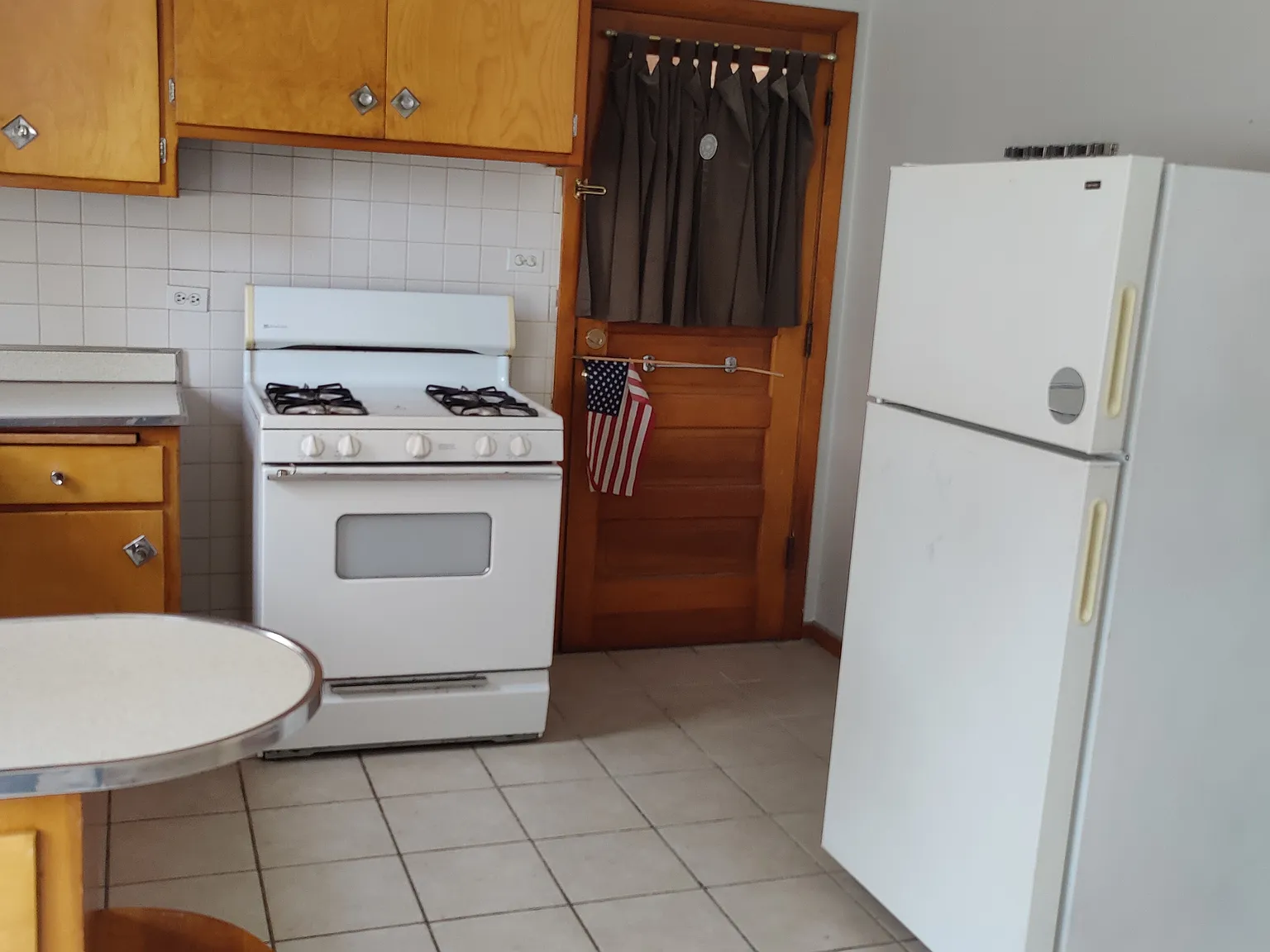 2 bed, 1000 sqft, $1,600 — Photo 3