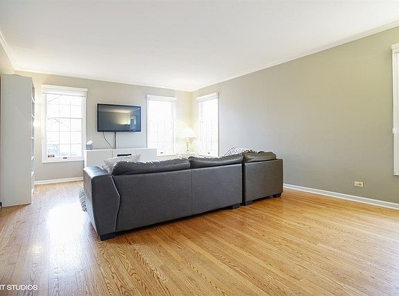 4th image of 700 Waterford Dr
