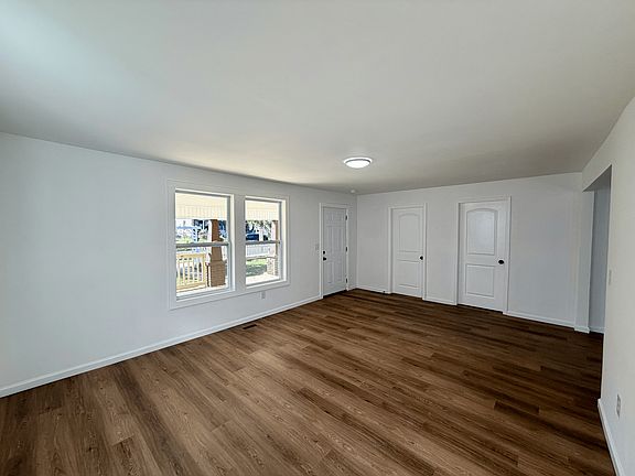 4th image of 206 E Burwell Ave