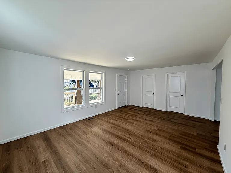 206 E Burwell Ave — Photo 4