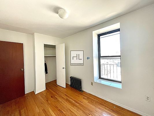5th image of 707 Henry St APT 1R