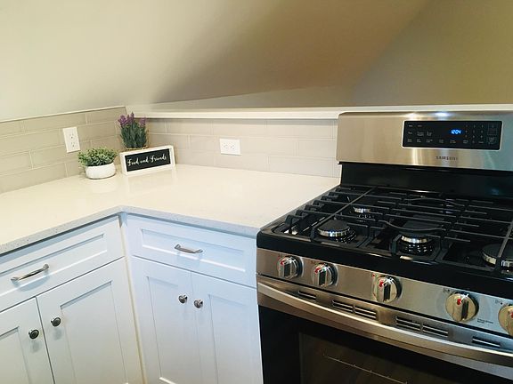 5th image of 411-413 Davidson St #3
