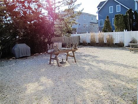 5th image of 216 Amber St #1