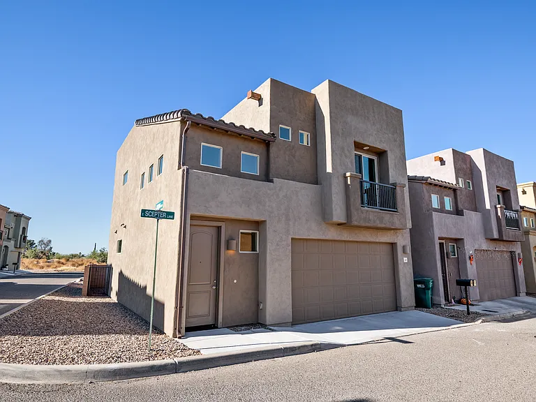 240 E Scepter Ln — Photo 1
