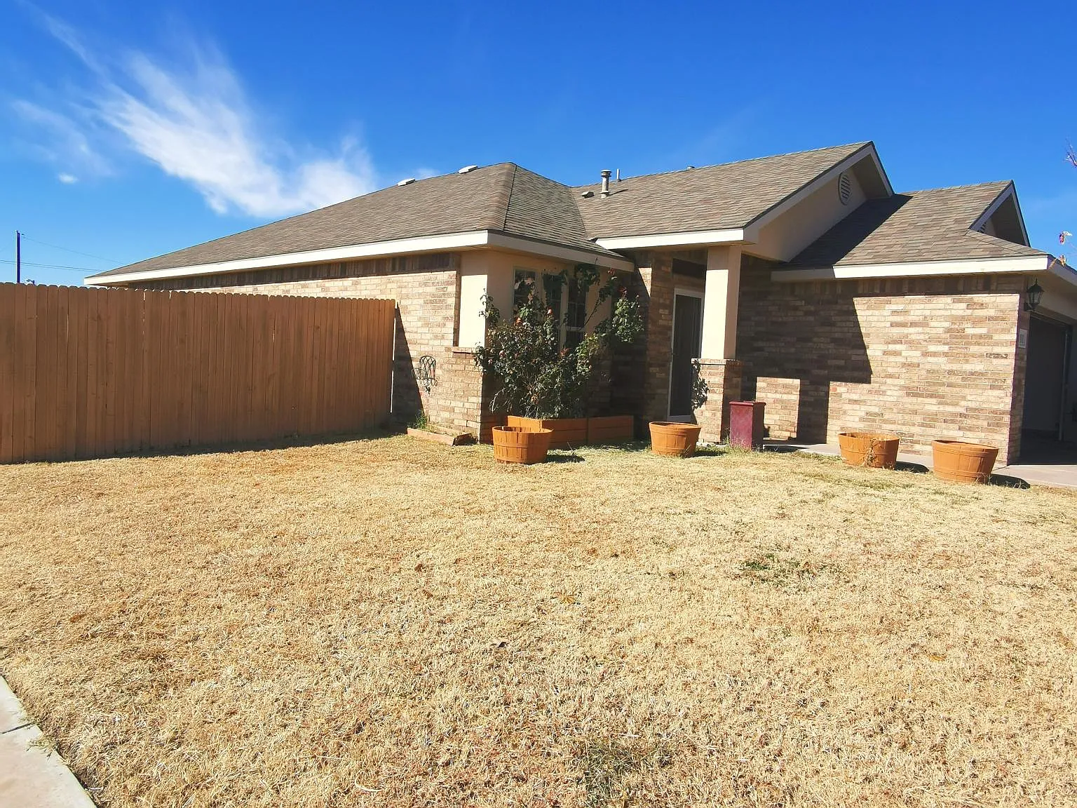 3 bed, 1500 sqft, $2,200 — Photo 2