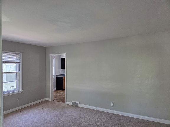 2nd image of 2135 Glenworth Ave