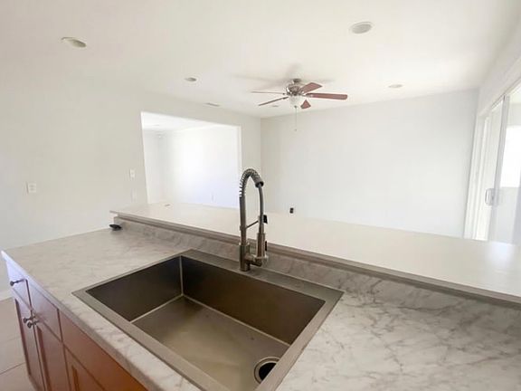 2nd image of 891 Salina St #4