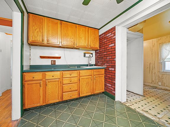 5th image of 8325 W Forest Preserve Ave