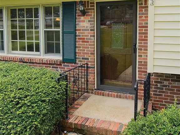 4th image of 1113 Empire Ln