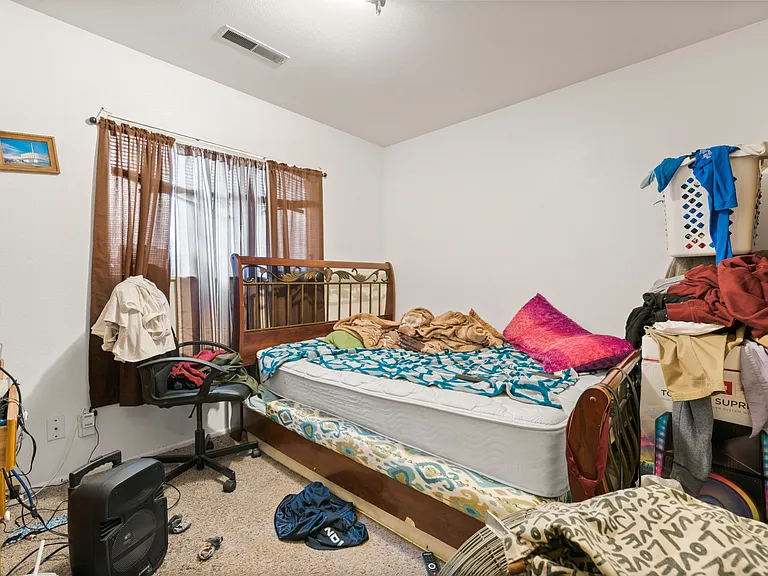 686 S 880 W — Photo 5