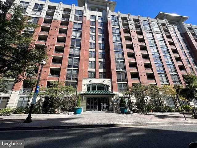 1st image of 1021 N Garfield St APT 437
