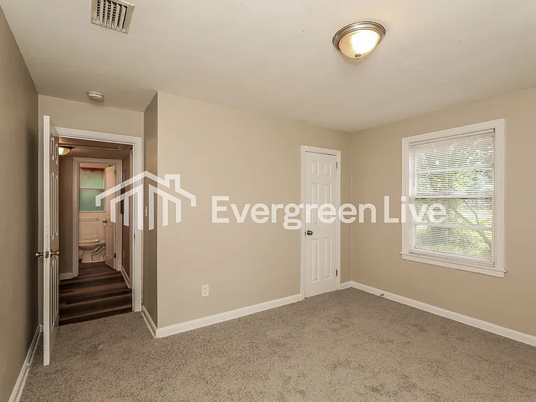 8258 Lexington Dr — Photo 12