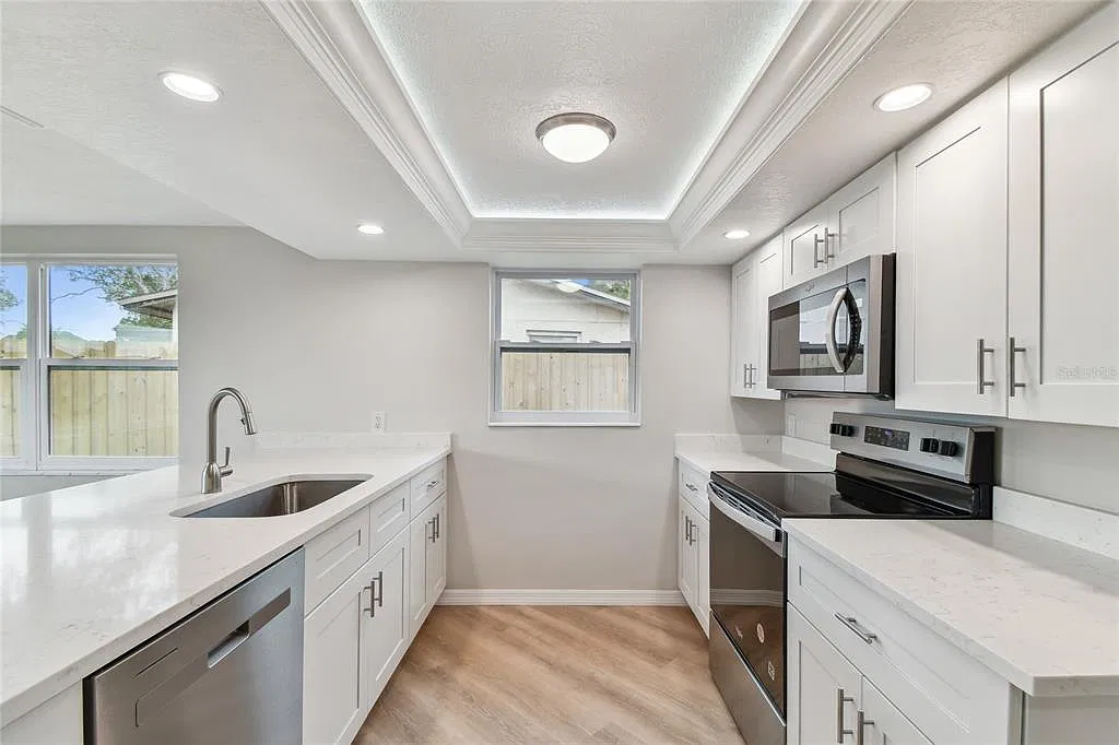 3 bed, 2.0 bath, 1518 sqft, $1,950 — Photo 3