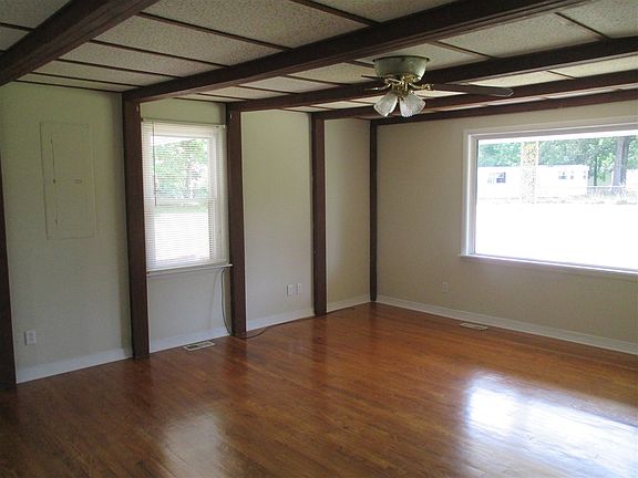 2nd image of 754 Oak Dr