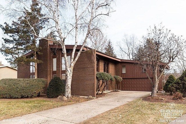 1st image of 329 N Macarthur Dr