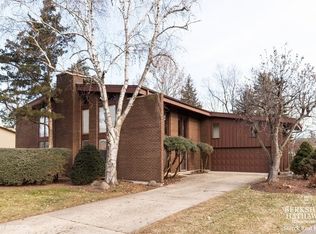 329 N Macarthur Dr, Palatine, IL 60074