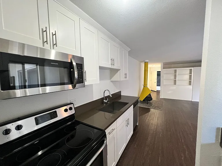 11853 Kling St — Photo 34