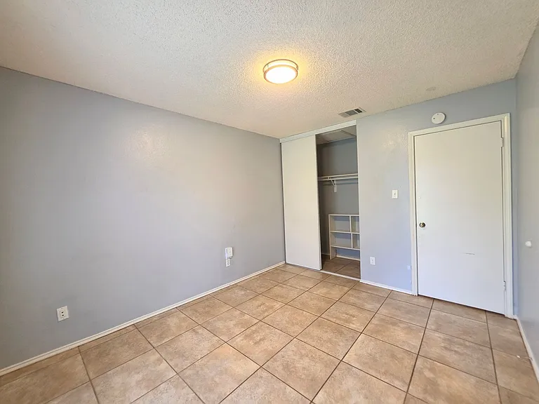 5647 Timberhurst — Photo 10