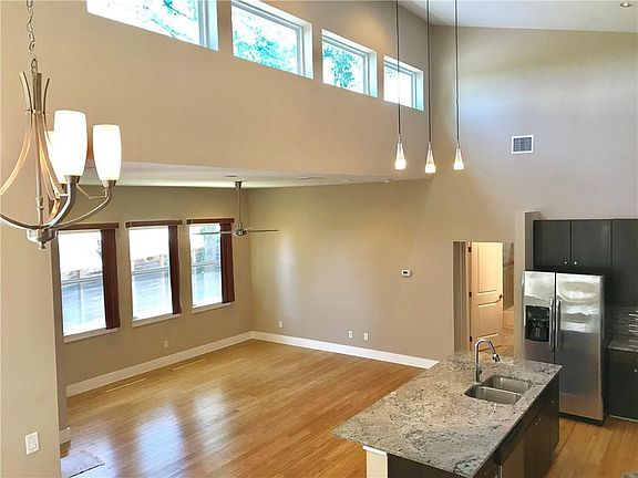 3rd image of 2708 Oak Springs Dr