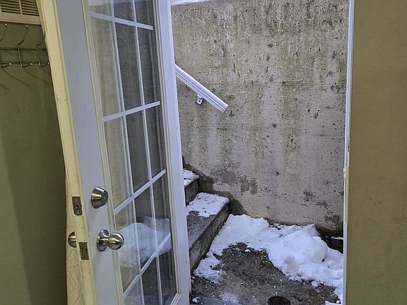 3rd image of 4 Meadow Bush Ct #Basement