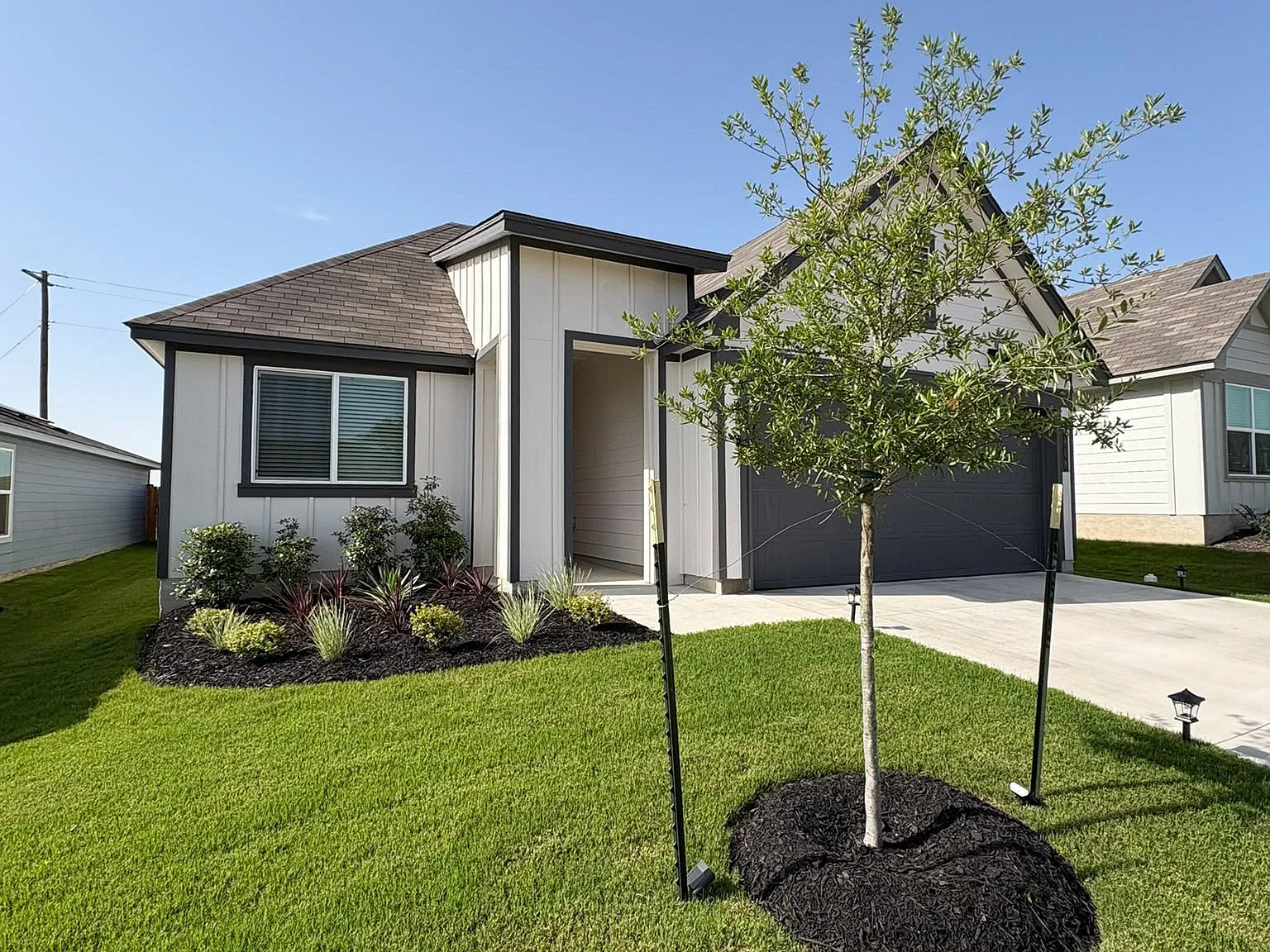 3 bed, 1409 sqft, $1,700 — Photo 1