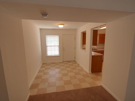 2nd image of 46925 Crocus St #5801bd3ad