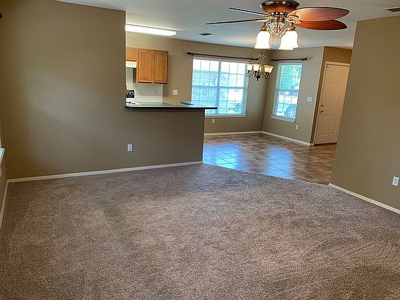4th image of 217 Willowbrook Ln