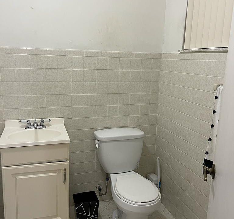 2nd image of 6882 SW 25th St