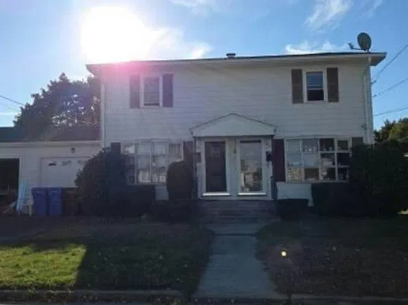 405-407 Woodbine St, Cranston, RI 02910
