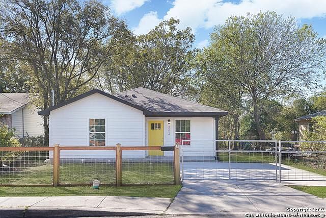1st image of 262 Ferris Ave