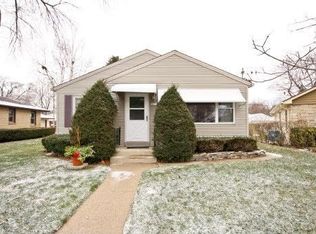 5652 N Paradise Ln, Glendale, WI 53209
