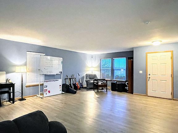 3rd image of 1844 Brassie Dr