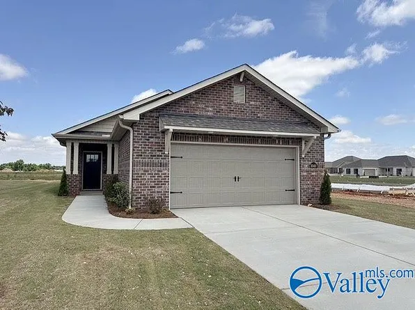 1040 Maplehurst St, Decatur, AL 35603