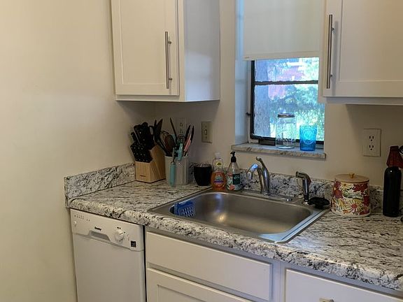 3rd image of 2865 Erie Ave #1
