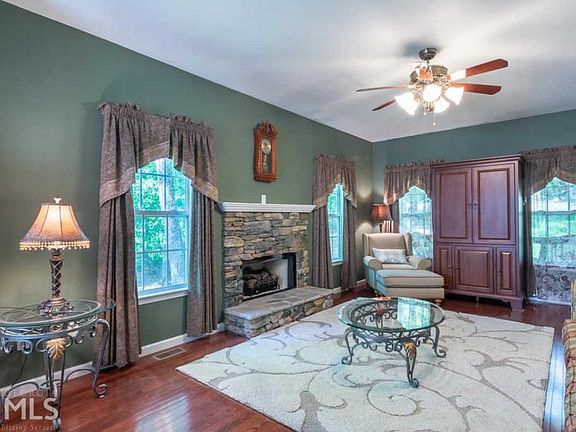 5th image of 136 Tall Oaks Dr